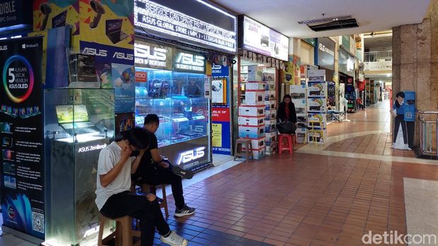 Suasana Hi-Tech Mall Surabaya yang hendak dibuka lagi oleh Pemkot Surabaya.
