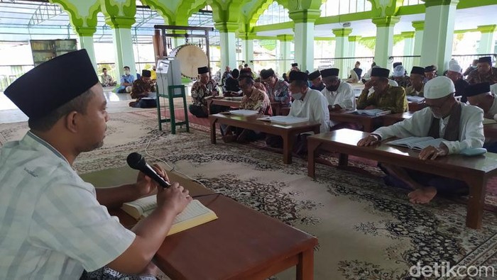 Suasana semakan Al-Quran di Masjid Agung Magelang