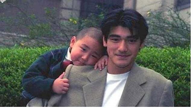 Takeshi Kaneshiro saat tampil di Trouble Maker (1995).