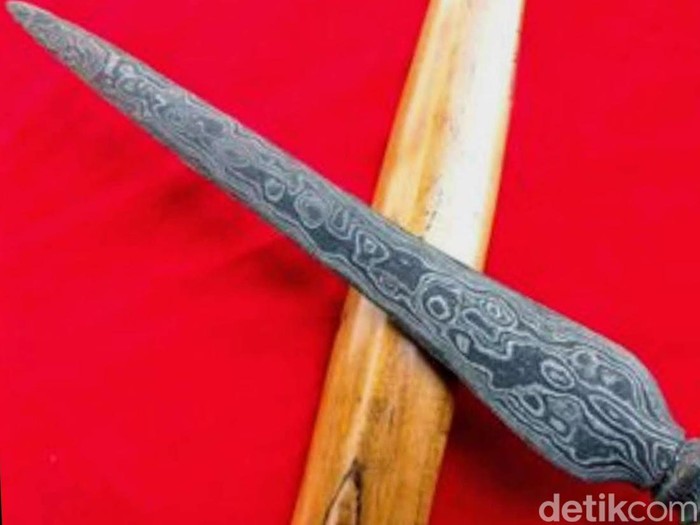 Tombak Pusaka Tunggul Wulung milik Ki Ronggo
