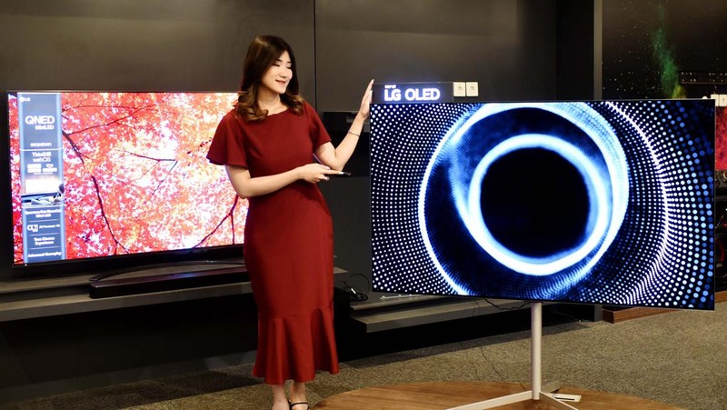 Mengawali langkahnya di kuartal kedua tahun ini, PT. LG Electronics Indonesia (LG) menyatakan kesiapannya untuk segera memboyong jajaran TV kelas premiumnya untuk pasar Indonesia. Tak hanya mengandalkan OLED TV yang menjadi kasta tertinggi LG di kelas premium, perusahaan berbasis di Korea Selatan ini pun menyiapkan berbagai pembaruan kategori TV LED premiumnya lewat seri QNED Mini LED TV terbarunya.