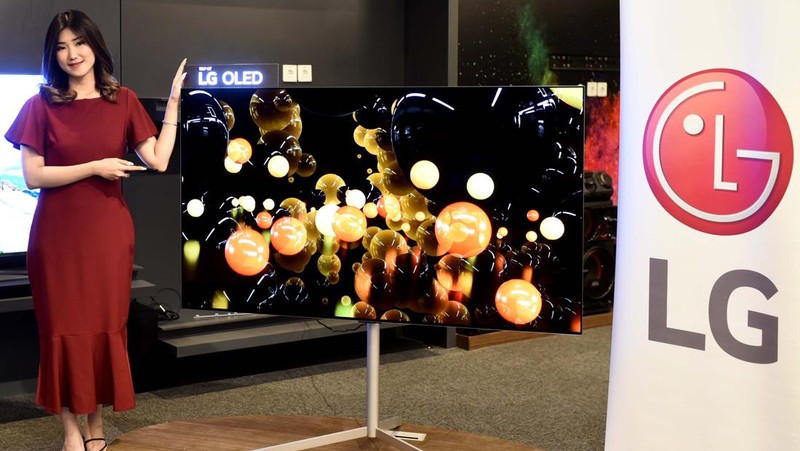 Mengawali langkahnya di kuartal kedua tahun ini, PT. LG Electronics Indonesia (LG) menyatakan kesiapannya untuk segera memboyong jajaran TV kelas premiumnya untuk pasar Indonesia. Tak hanya mengandalkan OLED TV yang menjadi kasta tertinggi LG di kelas premium, perusahaan berbasis di Korea Selatan ini pun menyiapkan berbagai pembaruan kategori TV LED premiumnya lewat seri QNED Mini LED TV terbarunya.