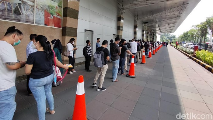 vaksinasi booster di royal plaza