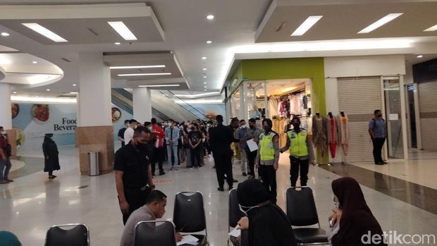 vaksinasi booster di royal plaza