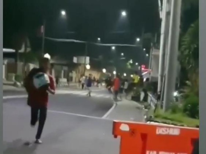 Video viral perang sarung di Pemalang, Rabu (6/4/2022).