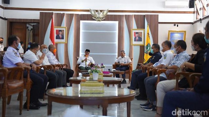 Wali Kota Sukabu bertemu dengan PT KAI Daop.