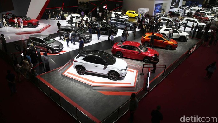 Warga Ramai Kunjungi Pameran IIMS 2022 Indonesia merupakan pasar otomotif terbesar di Asia Tenggara. Pameran IIMS Hybrid 2022 di JIExpo, Kemayoran, Jakarta, pun ramai dikunjungi.