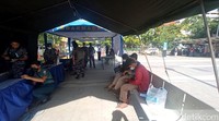 Vaksin gratis ini dimulai Selasa (5/4) sampai sebulan ke depan. Pada hari ketiga, antusiasme masyarakat mulai terlihat.  