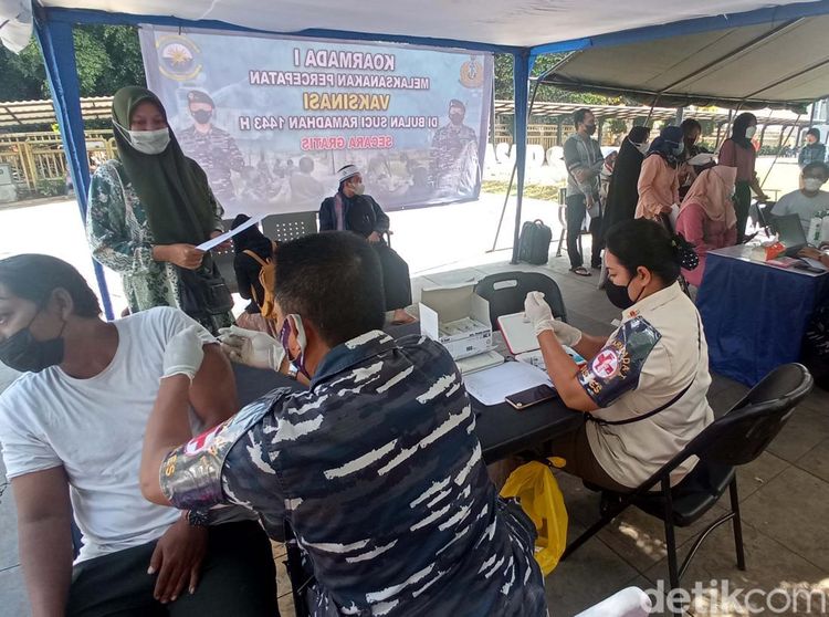 Ini Waktu Terbaik Biar Tak Antre Vaksinasi di Stasiun Pasar Senen