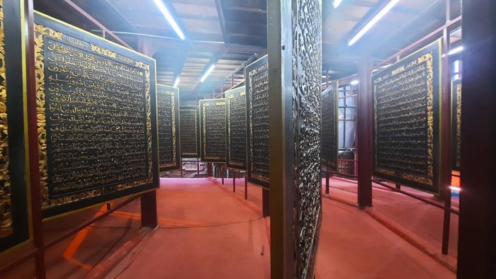 Wisata religi Al-Quran raksasa di Palembang.