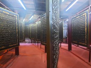 Ngabuburit Asyik di Palembang: Ada Al-Quran Raksasa Favorit Wisatawan