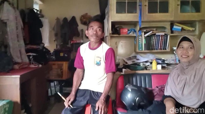 Anggota Polres Magetan Aiptu Mardi Siswanto yang tampil sederhana apa adanya tidak seperti polisi.