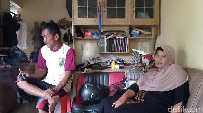 Anggota Polres Magetan Aiptu Mardi Siswanto yang tampil sederhana apa adanya tidak seperti polisi.