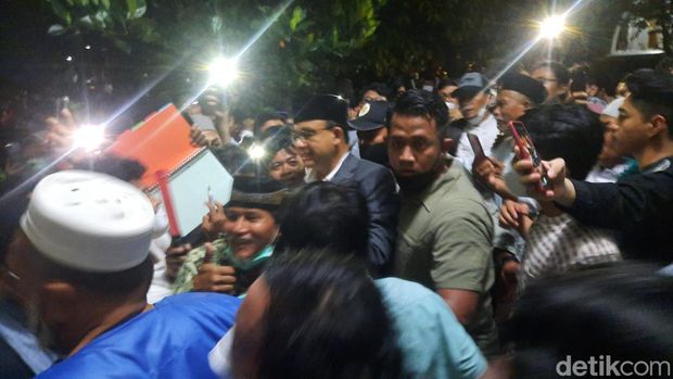 Anies Baswedan mengisi ceramah salat tarawih di Masjid Kampus UGM, Kamis (7/4/2022).