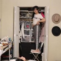 Sudah lama tidak muncul di layar kaca, Gisella Cindy diketahui telah menetap di Kanada. Gisella sendiri awalnya pindah ke Kanada guna melanjutkan pendidikannya. Di Kanada Gisella tinggal di sebuah apartemen. Apartemennya itu tampak minimalis dan dipenuhi dengan barang-barang milik Gisella. Foto: YouTube