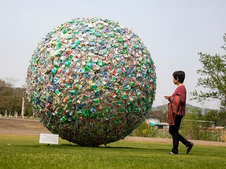 Kala Bumi Berubah Jadi Planet Plastik