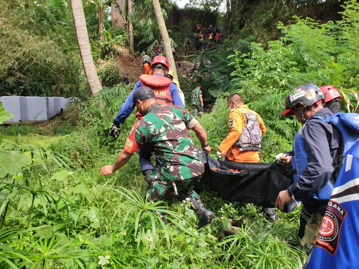 Bocah yang dinyatakan hilang usai tenggelam di Sungai Cimalaka, Garut ditemukan dalam keadaan meninggal dunia.