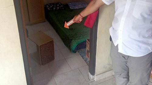 Polisi saat melakukan olah