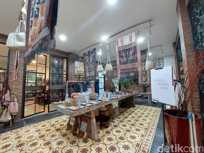 Casa de Rote di Tangerang Selatan
