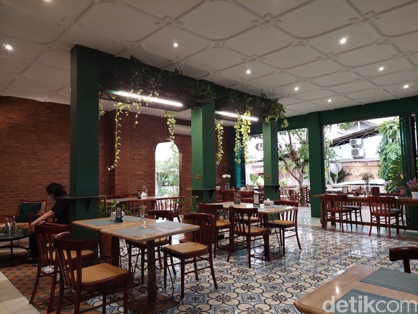 Info buat kamu, mereka mempunyai paket Ramadan juga bagi traveler yang berpuasa. Terdapat 3 paket yang bisa kamu pilih, yaitu Paket A (Rp 150 ribu), Paket B (Rp 175 ribu) dan Paket C (Rp 200 ribu). Harganya mencakup takjil, makanan utama dan dessert ya. Info buat kamu, mereka mempunyai paket Ramadan juga bagi traveler yang berpuasa. Terdapat 3 paket yang bisa kamu pilih, yaitu Paket A (Rp 150 ribu), Paket B (Rp 175 ribu) dan Paket C (Rp 200 ribu). Harganya mencakup takjil, makanan utama dan dessert ya.
