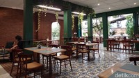 Info buat kamu, mereka mempunyai paket Ramadan juga bagi traveler yang berpuasa. Terdapat 3 paket yang bisa kamu pilih, yaitu Paket A (Rp 150 ribu), Paket B (Rp 175 ribu) dan Paket C (Rp 200 ribu). Harganya mencakup takjil, makanan utama dan dessert ya.