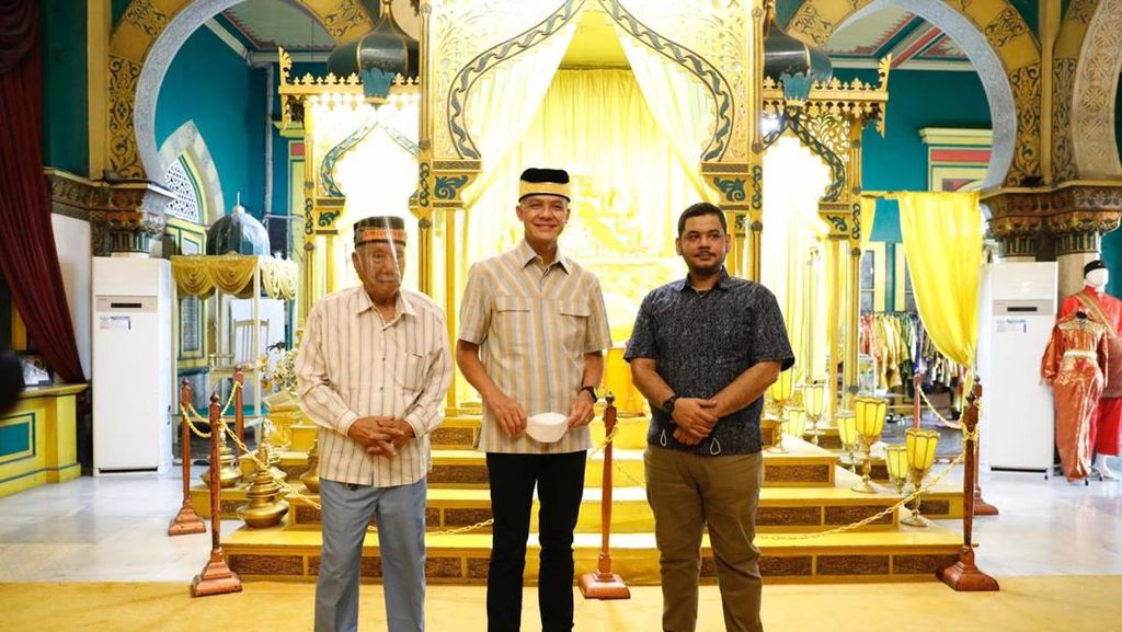 Ganjar Terpukau Saat Mengunjungi Istana Maimun Medan