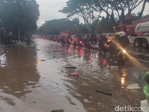Kang Emil, Genangan dari Tol Air Gedebage Luber ke Jalan Raya