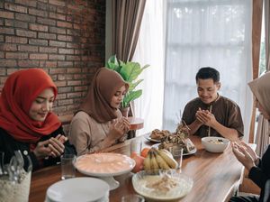 5 Adab Makan dan Minum Sesuai Anjuran Rasulullah SAW