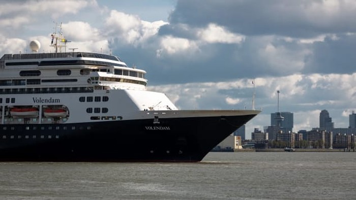 Kapal pesiar Volendam