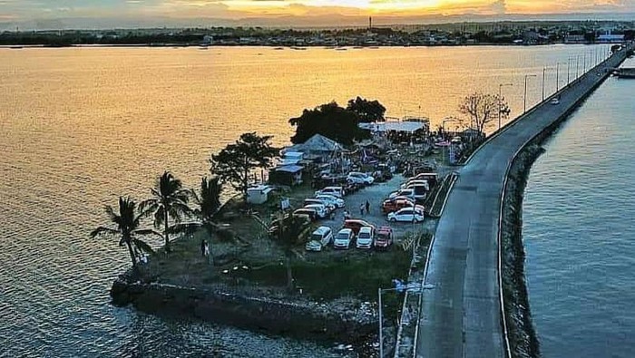 Kawasan Pelabuhan Bajoe jadi spot ngabuburit warga Bone