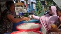 Kolang kaling bisa membantu menjaga kesehatan tubuh. Kolang-kaling merupakan tambahan umum untuk beragam makanan dan minuman seperti es buah, kolak, es campur, es teler, dan banyak lagi.   