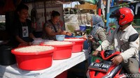 Kolang kaling mengandung serat yang baik untuk pencernaan. Dalam 100 gram kolang-kaling terdapat sekitar 1,6 gram serat kasar atau serat tidak larut. Manfaat kolang-kaling tentunya mampu melancarkan pencernaan.  