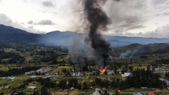 KKB Papua kembali berulah di Kampung Kago, Distrik Ilaga, Kabupaten Puncak dengan membakar rumah warga.