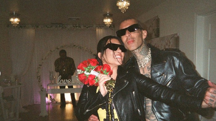 Kourtney Kardashian & Travis Barker Menikah