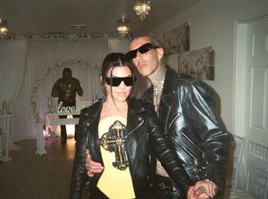 Kourtney Kardashian Konsumsi Telur Burung Puyuh Sampai Sperma Demi Hamil