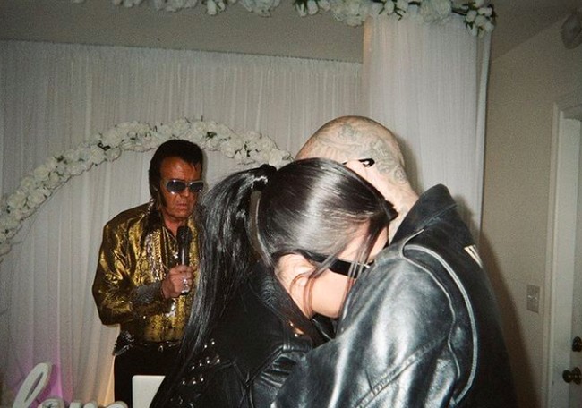 Menurut pemilik kapel, Marty Frierson, pasangan tersebut memesan tempat tersebut di jam yang tidak biasa, yakni 1.45 pagi. Foto: dok. Instagram