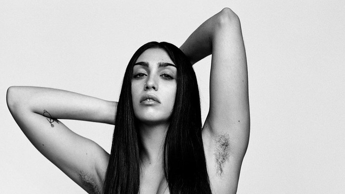 Lourdes Leon Pose Lourdes Leon jadi model Calvin Klein.