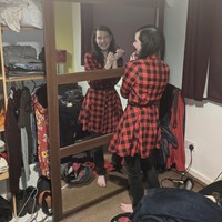 Masa-masa yang penuh keceriaan itu perlahan berubah ketika Sinead memasuki usia remaja. Saat berusia 17 tahun, Sinead minggat dari rumah setelah bertengkar hebat dengan orangtuanya. Rasa hampa lantas menghampirinya. Aku tumbuh sebagai remaja yang kehilangan arah tanpa sosok kakak untuk membimbingku, ujarnya. Dalam kesendirian itu, Sinead harus bergumul dengan perubahan fisik. Payudara yang membesar justru membuatnya ketakukan. Kondisi tersebut makin diperparah dengan trauma pelecehan seksual yang pernah dialaminya. (Foto: Twitter)