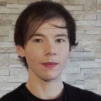 Saat hubungan dengan keluarga membaik, Sinead akhirnya melela kepada keluarga. Andrea menerima pilihan hidup adiknya untuk berpacaran dengan sesama jenis. Hanya saja, pengakuan Sinead sebagai korban pelecehan tak mendapat simpati dari sang kakak. Aku dulu berpikir itu hanyalah perilaku seksis yang semua wanita perlu belajar untuk memakluminya. Aku menyuruhnya untuk melupakan kejadian tersebut dan move on. Bodohnya aku. Seharusnya aku lebih serius merespons hal tersebut dan mungkin menyarankan dia ikut konseling, sesal Andrea. Merasa terabaikan, Sinead lalu mencari pelarian dengan mengubah jati dirinya. Dari internet, ia mendapat informasi bahwa memungkinkan untuk mengganti kelamin. (Foto: Twitter)