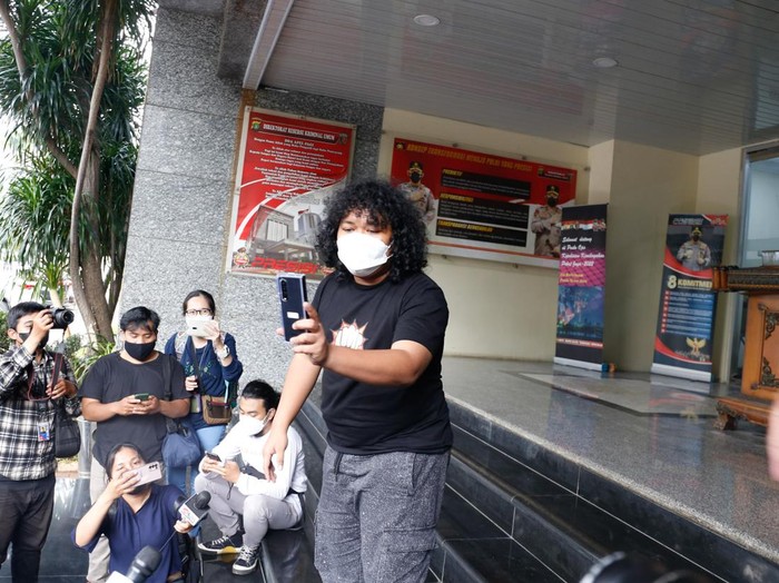 Marshel Widianto saat mendatangi Polda Metro Jaya.