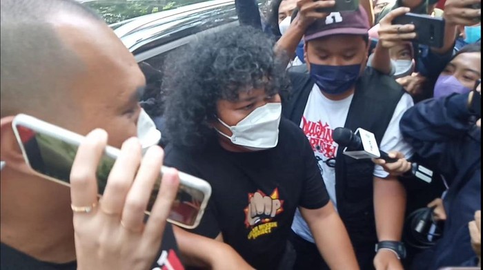 Marshel Widianto penuhi panggilan soal Dea OnlyFans, Kamis (7/4/2022).