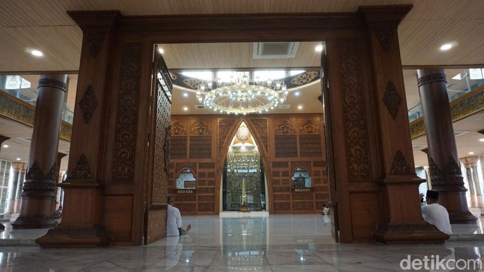 Masjid Agung Darussalam mojokerto