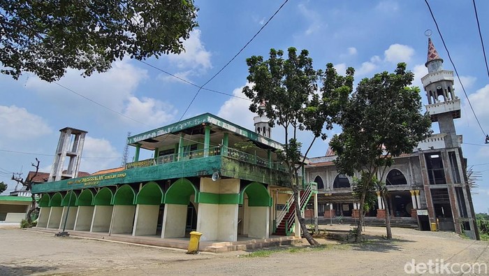 Masjid Agung Darussalam mojokerto