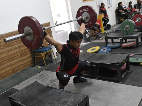Penuh Keringat, Begini Latihan Tim Angkat Besi Hadapi Sea Games Hanoi