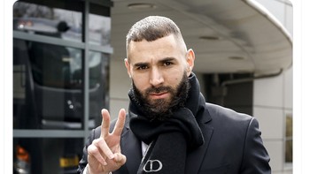 Inilah Karim Benzema, pemilik baru Chelsea, canda akun ini. Foto: Twitter