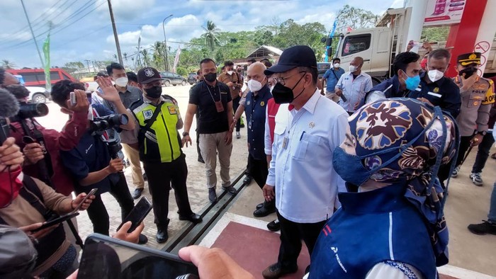 Menteri ESDM Arifin Tasrif mengingatkan pengusaha tambang untuk tidak menggunakan BBM subsidi saat melakukan sidak di Samarinda, Kaltim.