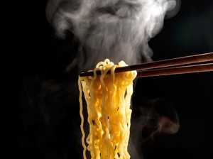 Jangan Dipotek! Ini Alasan Mie Tak Boleh Dipatahkan dalam Tradisi China