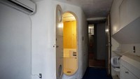 Nakagin Capsule Tower pernah menjadi bangunan ikonik di Jepang. Bangunan yang terletak di Tokyo itu sempat membuat para arsitek hingga wisatawan terkesan.