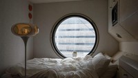 Nakagin Capsule Tower muncul dari ide ciamik dari arsitek Kishi Kurokawa. Ketika mendesain bangunan itu, Kurokawa membayangkan menara yang tersusun dari 140 kapsul. Kapsul ini juga dapat diperbarui agar menara berumur panjang.