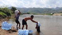 Militer Thailand bahkan tidak mau mengakui keberadaan pengungsi Myanmar di negaranya. Thailand tidak ingin membuat marah para pemimpin militer Myanmar karena menampung pengungsi.